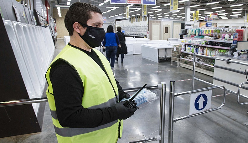 В торговых сетях Калуги чтут масочный режим