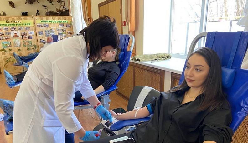 В калужском министерстве сдали почти 30 литров крови