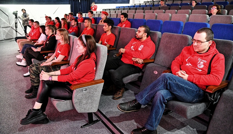 Геннадий Скляр встретился с активистами Волонтерской роты Боевого Братства