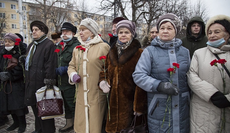 Владислав Шапша возложил цветы к Могиле Неизвестного солдата