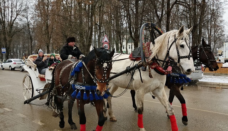 На Масленице в Юхнове соревновались юнармейцы и частушечники