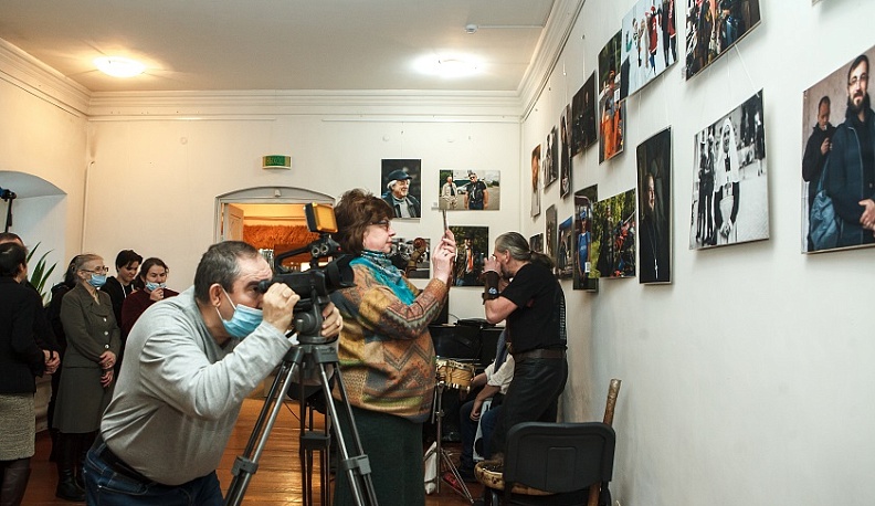 В Козельске открылась выставка фоторабот Василия Батурина «Без масок»