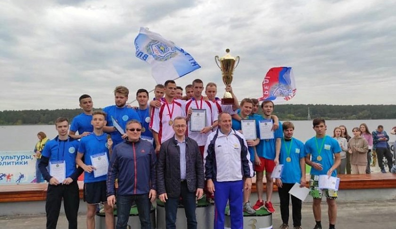 Владислав Шапша наградил победителей студенческой регаты