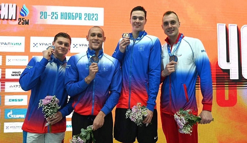 Владислав Шапша поздравил сборную Калужской области по плаванию