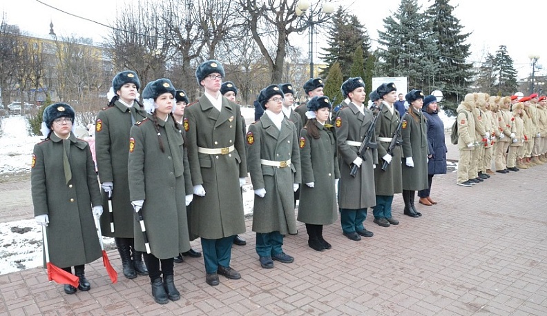 Владислав Шапша возложил цветы к могиле Неизвестного солдата в Калуге
