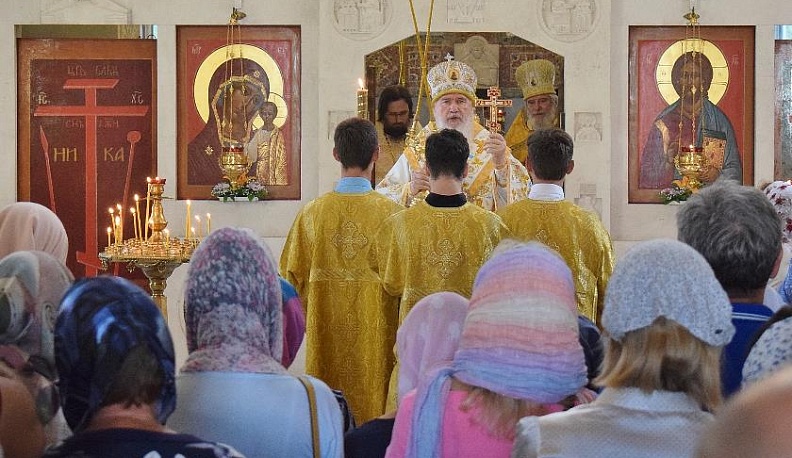 Митрополит Калужский и Боровский Климент совершил в Тарусе Божественную литургию