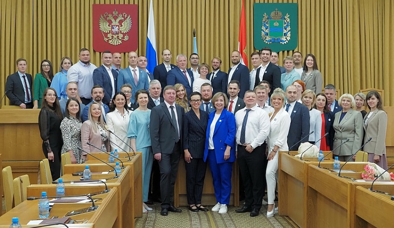 В Калуге вручили дипломы выпускникам Президентской программы подготовки управленческих кадров