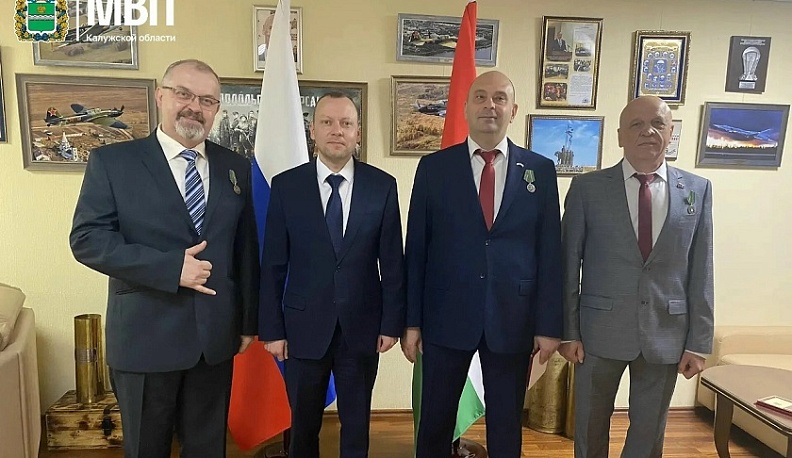 В Калужской области волонтерам Союза ветеранов Афганистана и СВО вручили медали «За мужество и самоотверженность»