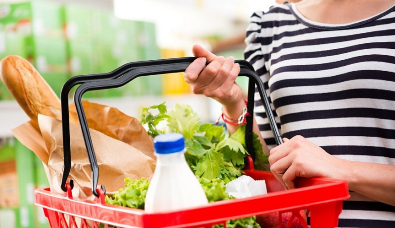 В магазинах Калужской области значительно упали в цене конфеты и сливочное масло