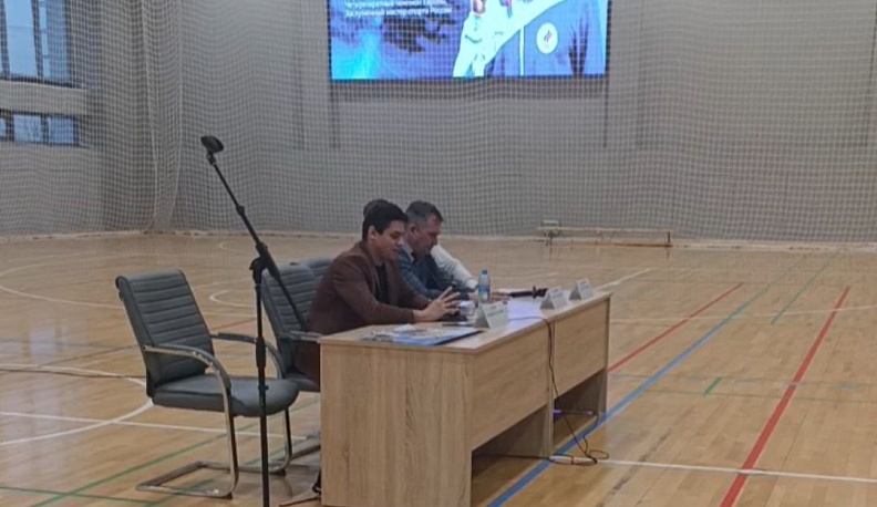 Двукратный олимпийский чемпион Евгений Рылов встретился с юными калужскими пловцами