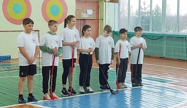 В Сухиничах прошли соревнования среди школьников по флорболу