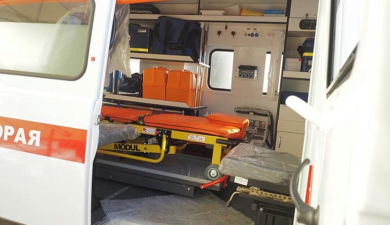 Губернатор вручил медикам ключи от 10 новых карет скорой помощи