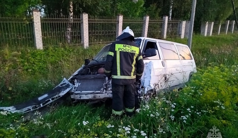 В Калужской области «Фольксваген» вылетел в кювет