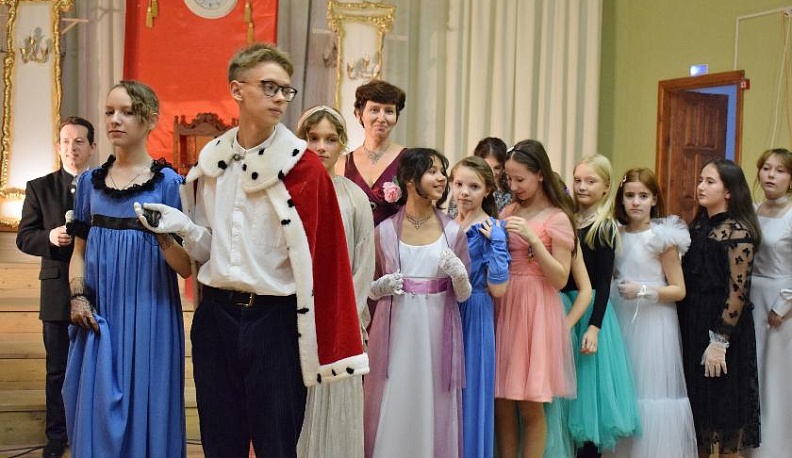 В Тарусе проходят балы, посвящённые 210-летию победы в Отечественной войне 1812 года