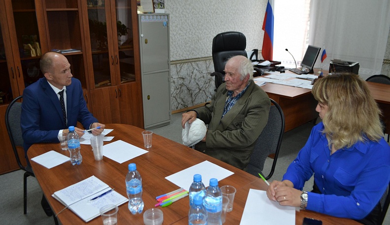 Некоторые жители негативно высказались о работе областного депутата