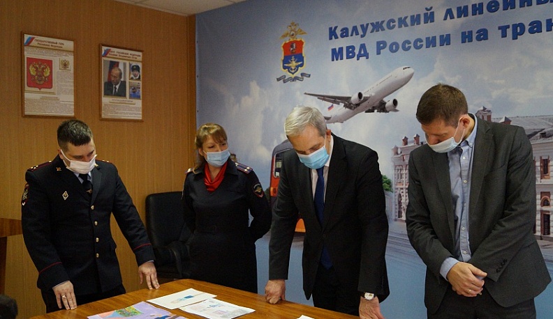 В Калуге дети транспортных полицейских приняли участие в конкурсе рисунков