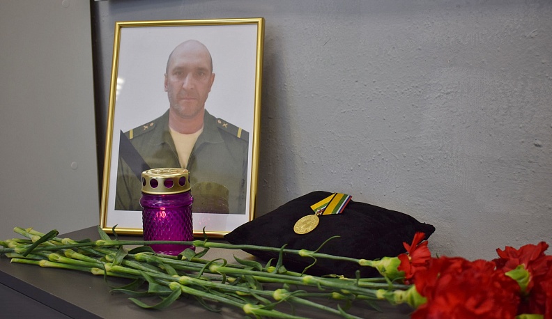 В школе села Барятино Тарусского округа почтили память героя спецоперации