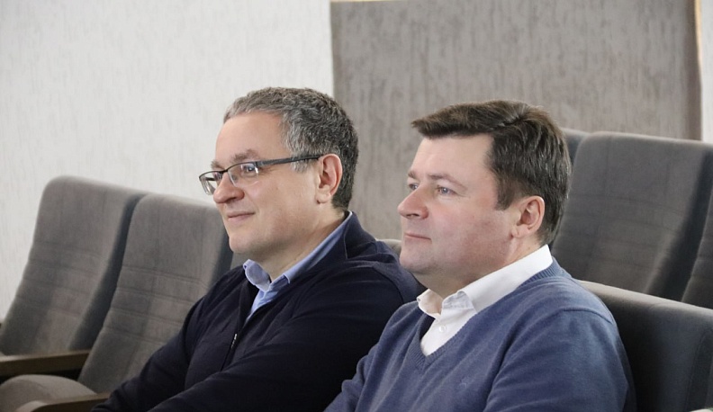 В Калуге показали новогодний спектакль для детей, эвакуированных из приграничных территорий