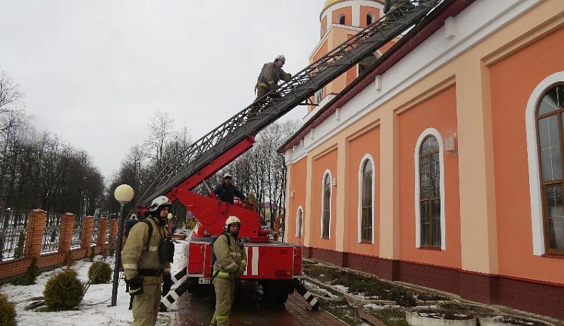 Потушили с божьей помощью