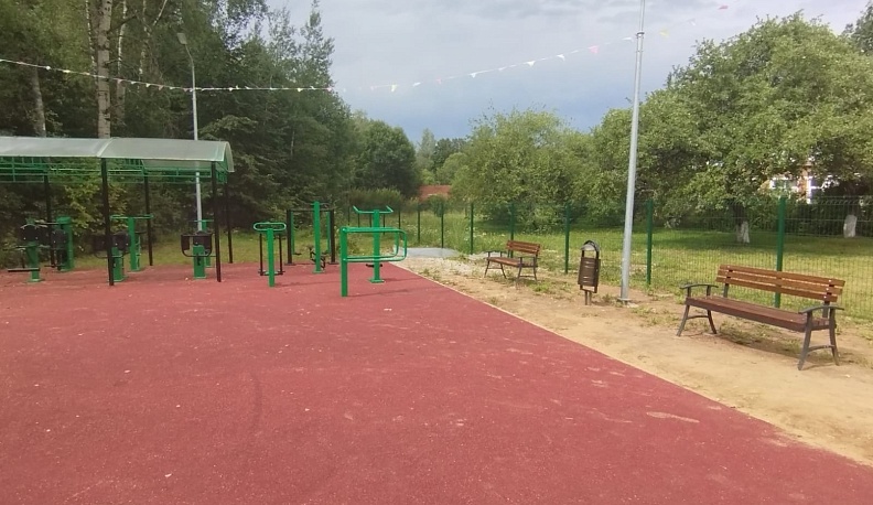 В Хвощах Износковского района по инициативе местных жителей благоустроили зону отдыха