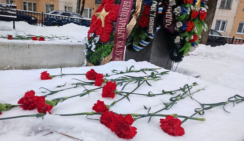 В Калуге возложили цветы к бюсту генерал-полковника Болдина 