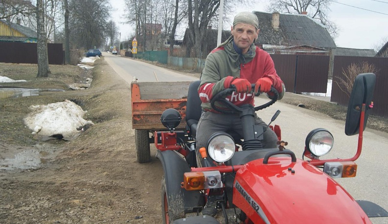 Из блиндажа на трактор