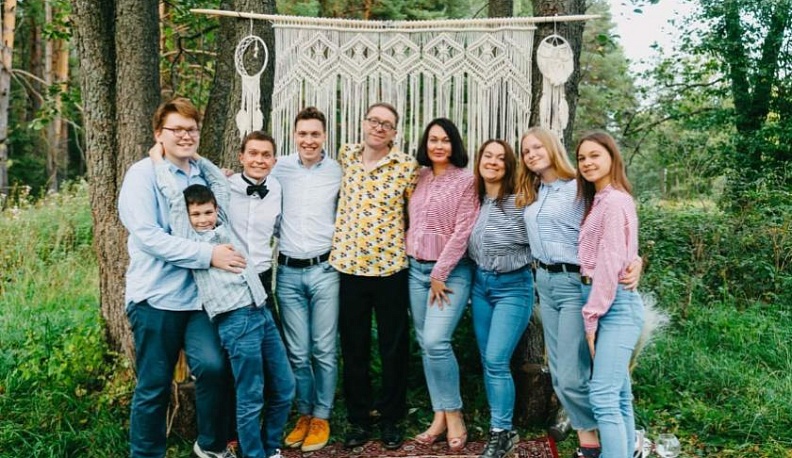 Семья калужских журналистов приняла участие в программе "Прямой эфир" с Андреем Малаховым