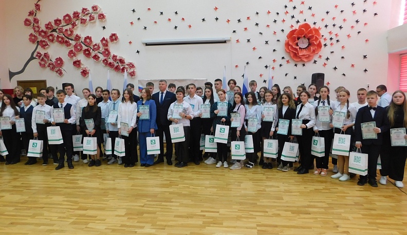 В Дзержинском районе прошло чествование победителей школьных олимпиад
