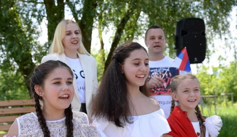 В Турынино сегодня звучат патриотические песни