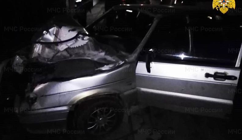 В Боровске автомобиль врезался в столб