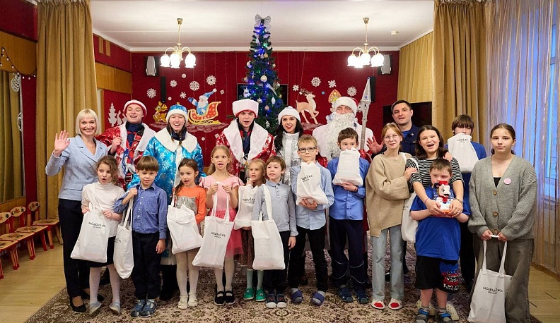 «Десант Дедов Морозов» впервые высадился в Калужской области, подарив чудо воспитанникам центра «Милосердие»