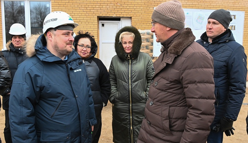 Владислав Шапша проконтролировал ход строительных работ новой школы на 250 мест в Тарусском районе