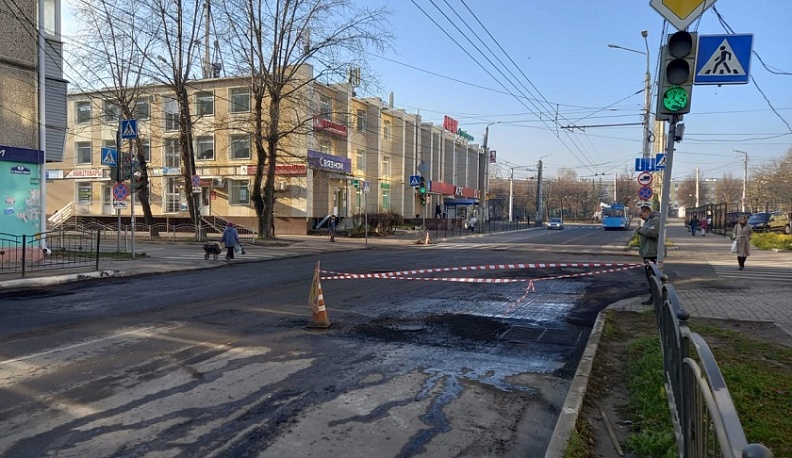 В Калуге на двух перекрестках сняли асфальт