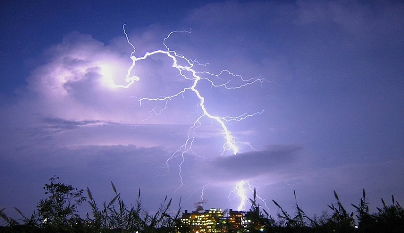 В Калужской области грядет гроза и шквалистый ветер