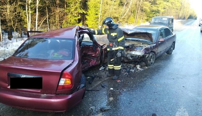 В Дзержинском районе столкнулись четыре автомобиля