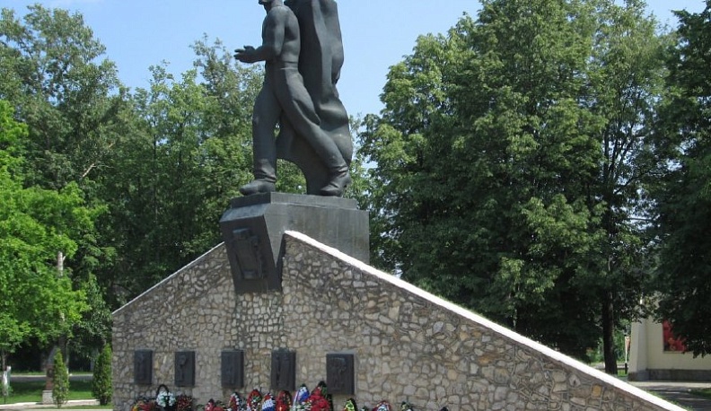 Двое жителей Юхнова осуждены на принудительные работы за осквернение воинского захоронения