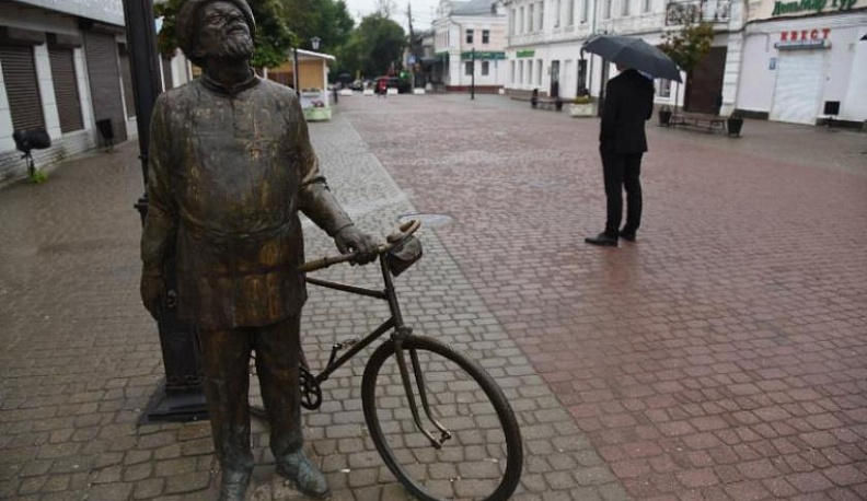 Губернатор: на улице Театральной должен остаться минимум жилья