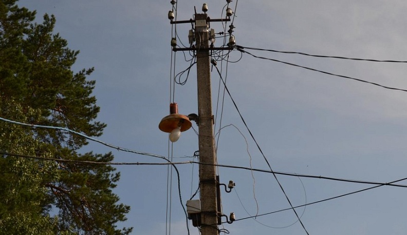 Десять поселений в Калужской области остались без света из-за ледяного дождя