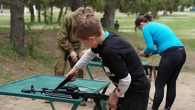 В Калужской области региональный этап военно-патриотической игры «Зарница 2.0» открыла «Семейная Зарница»