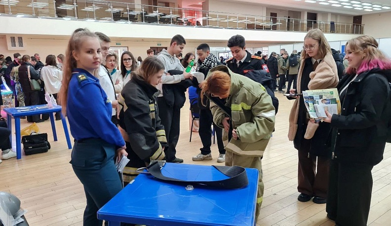 Перемышльский техникум эксплуатации транспорта представил себя на «Ярмарке учебных мест» в Калуге 