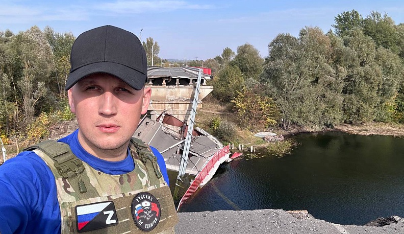 У разрушенного моста  через реку Сейм.