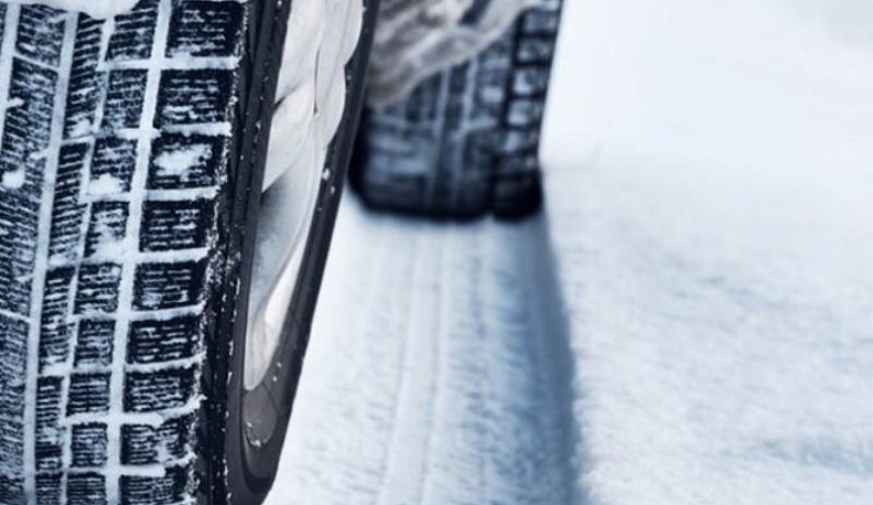 В Калужской области машина с похищенными трубами увязла в снегу