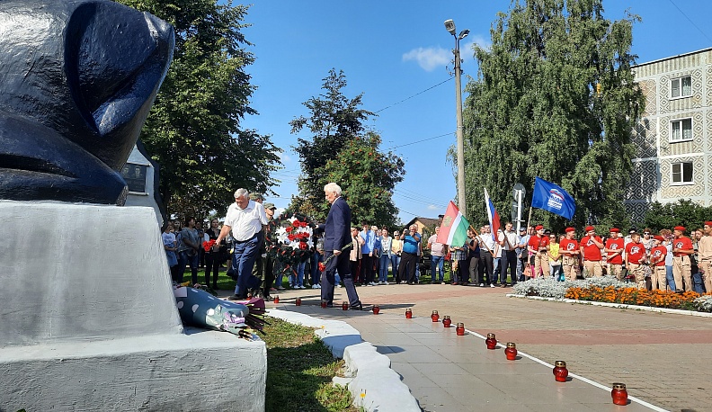 В Сухиничах прошёл митинг, посвящённый Дню солидарности в борьбе с терроризмом