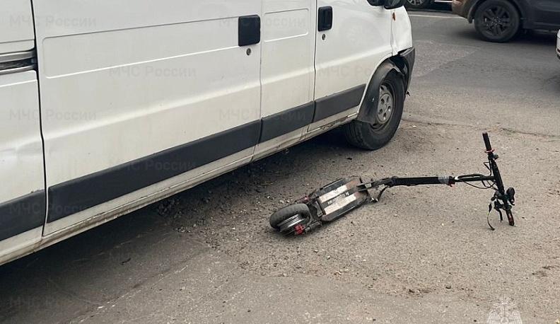 На одной из центральных улиц Калуги сбили самокатчика