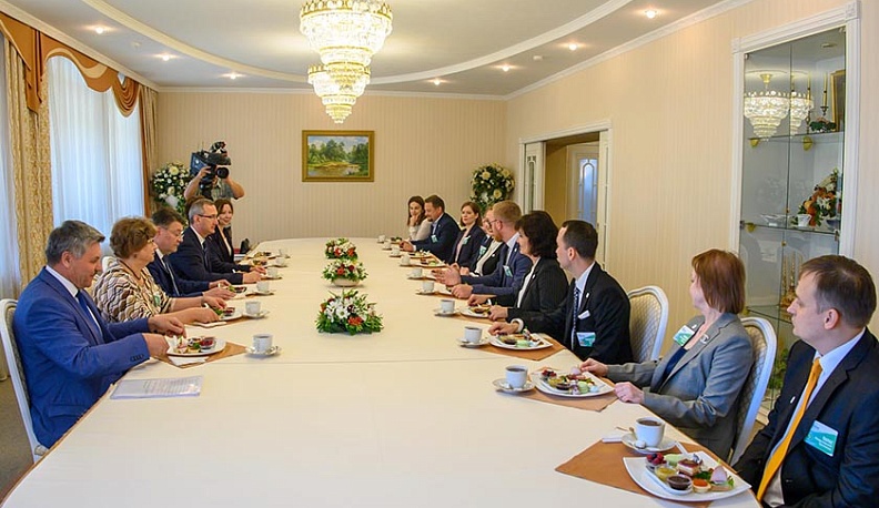 Владислав Шапша вручил дипломы врачам-победителям