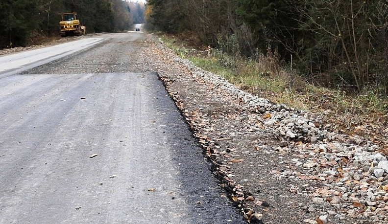В Дзержинском районе опережают график ремонта дороги