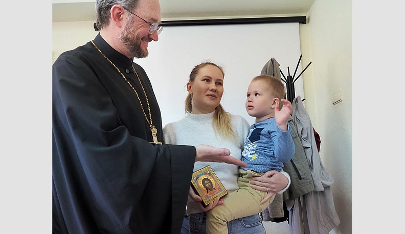 Руководитель фонда «Круг добра» приехал в Калугу еще с одной миссией – передать икону от патриарха Кирилла маленькому обнинчанину, пострадавшему от упавшего дерева и находящемуся сейчас под наблюдением врачей.