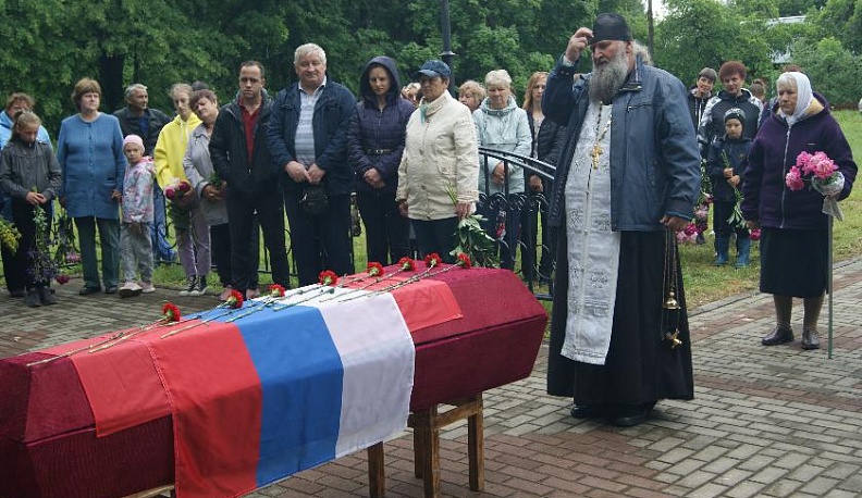 «Сколько павших бойцов полегло вдоль дорог...»