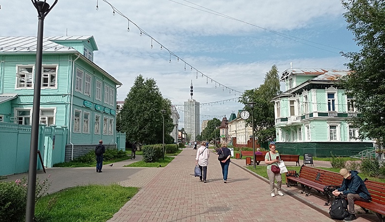Проспект Чумбарова - Лучинского в Архангельске позиционируется как пешеходная улица-музей. Городские власти решили собрать здесь самые красивые дома старого города.