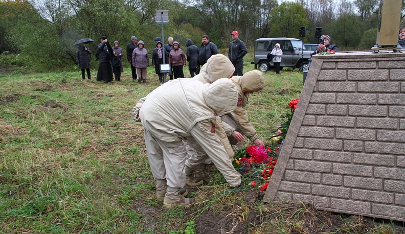 В Барятинском районе в память комсомольцам-подпольщикам появился Поклонный Крест